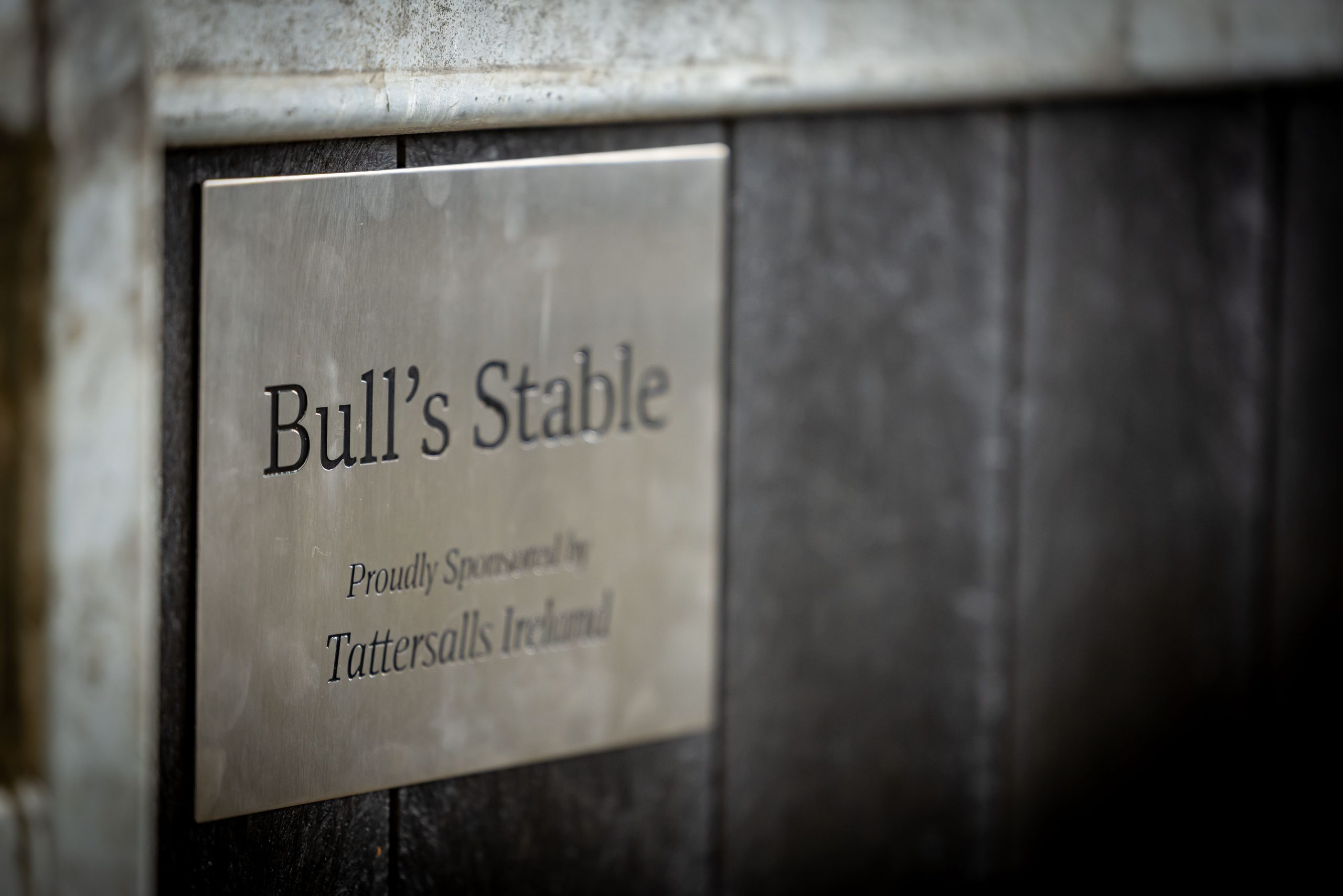 Plaque with Bull's Stable sponsored by Tattersalls engraved